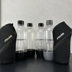 4x SODASTREAM Play Source Power Flaschen mit 2x Überzug schwarz grau Sodaclub Wasserflasche Trinkflasche